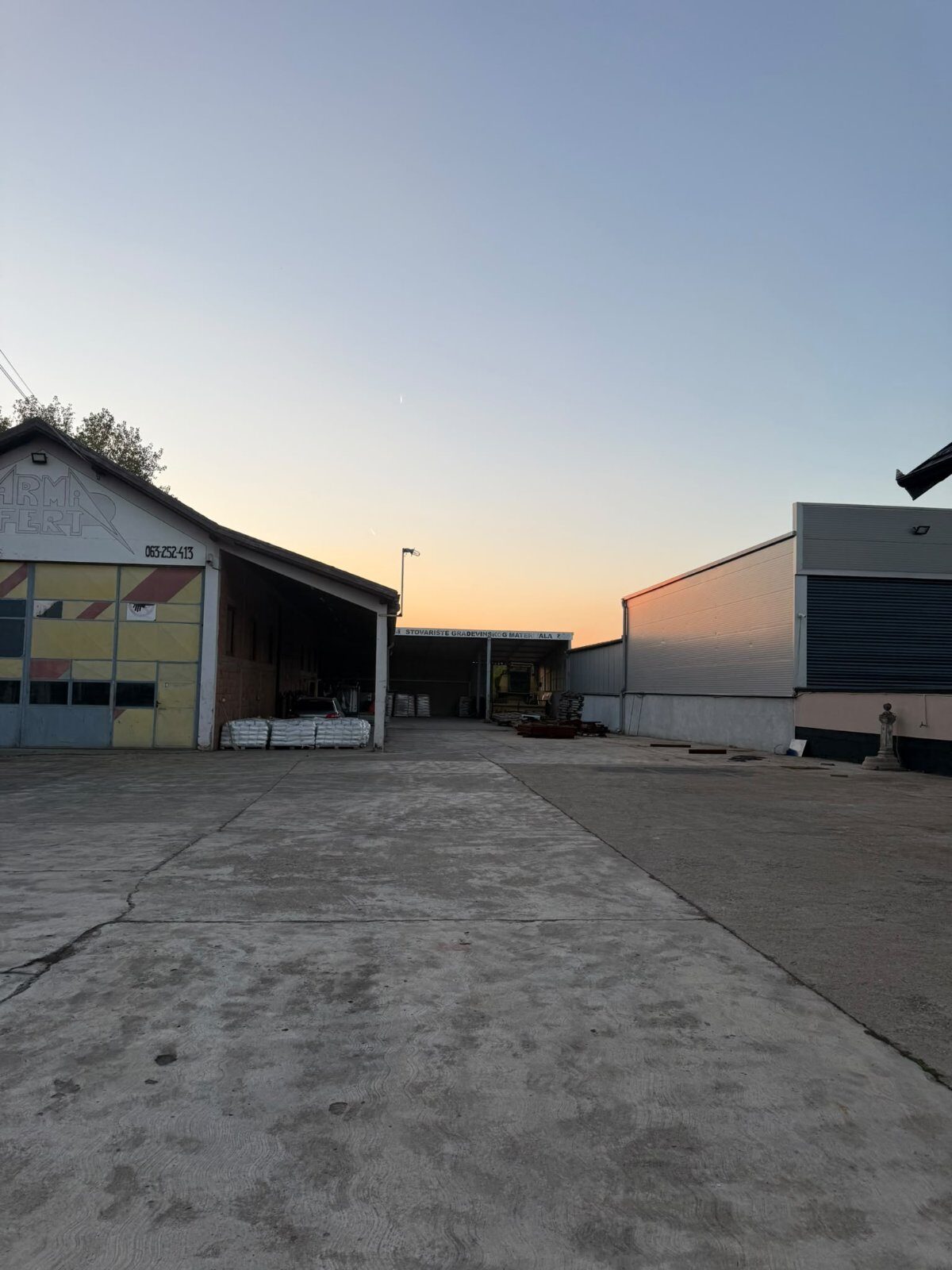 Hala za izdavanje Zvečka- 1000m2