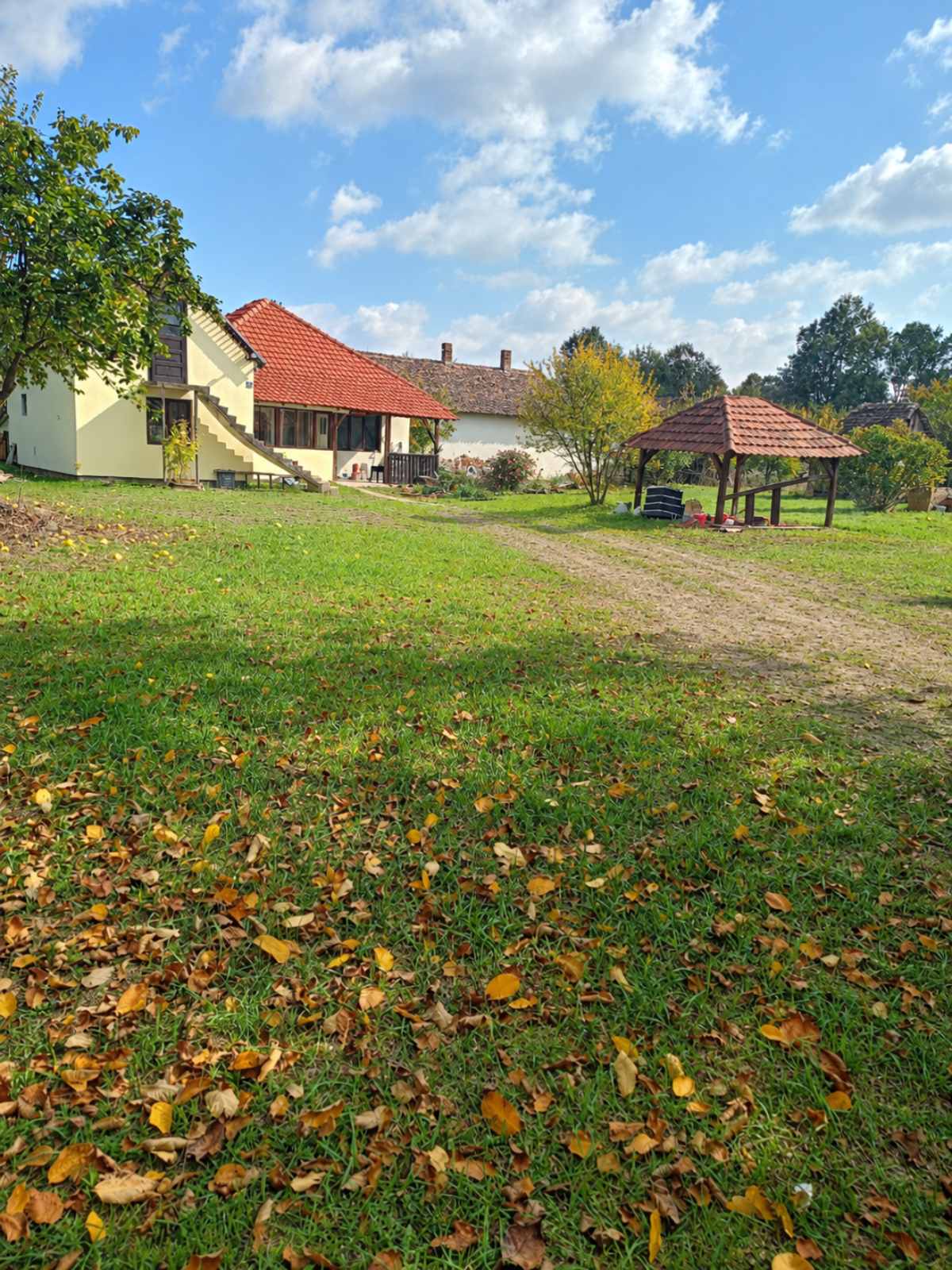 Kuća 100 m2, Piroman , Obrenovac plac 43 ara
